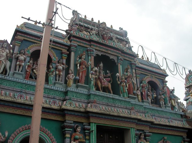 スリ・バダパティラ・カリアマン寺院の外観